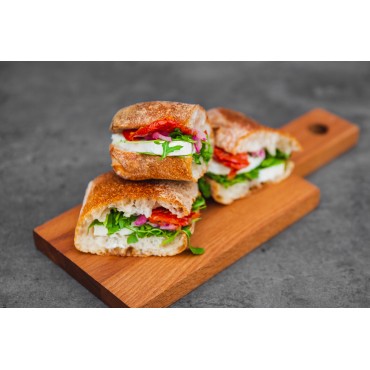Pane Toscano Chèvre och semitorkad tomat | Panini Internazionale
